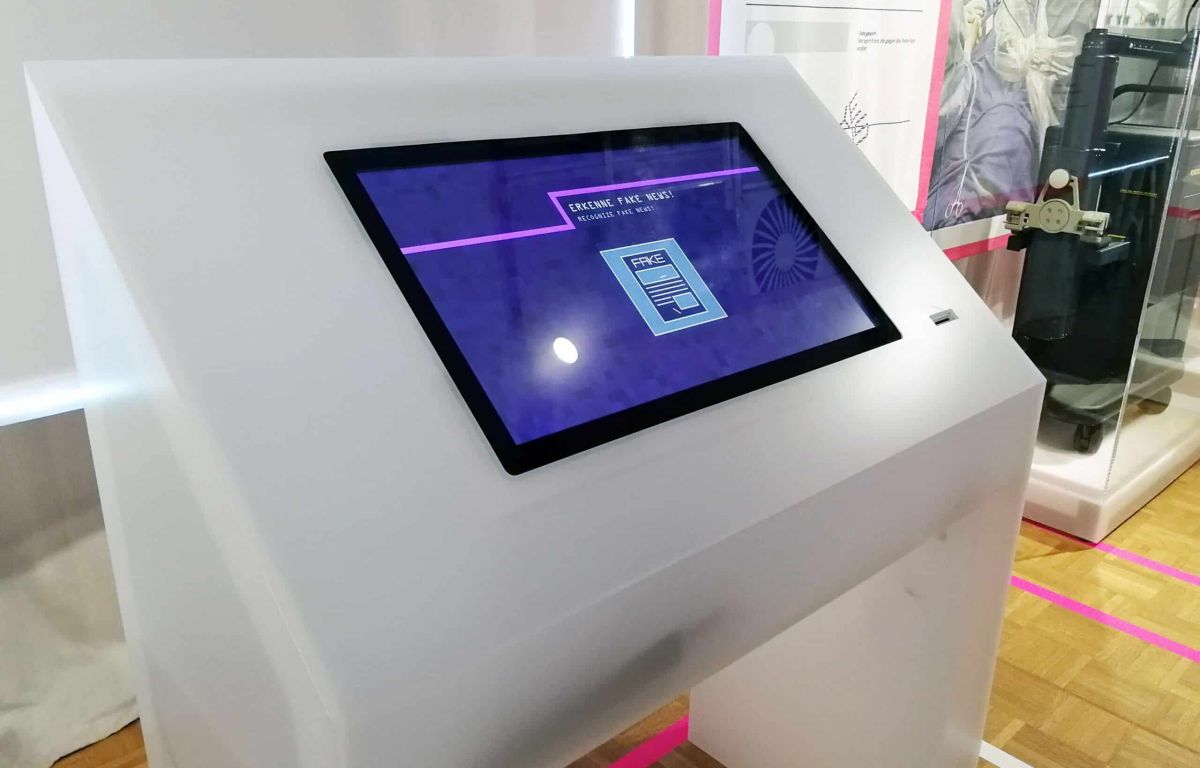 Interaktive Medienstation im Haus der Geschichte Bonn
