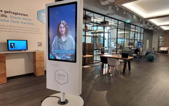 360 panorama multitouch screen for presentation