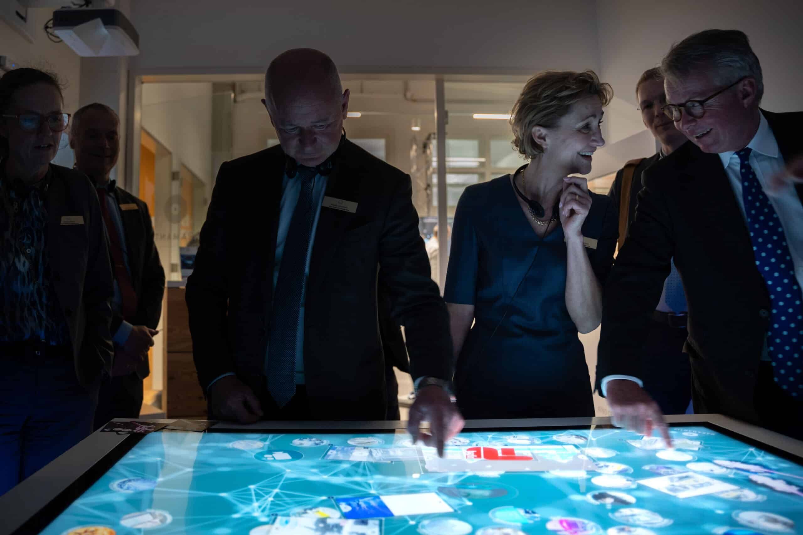 Delegation of the Swedish King at the Garamantis multitouch table