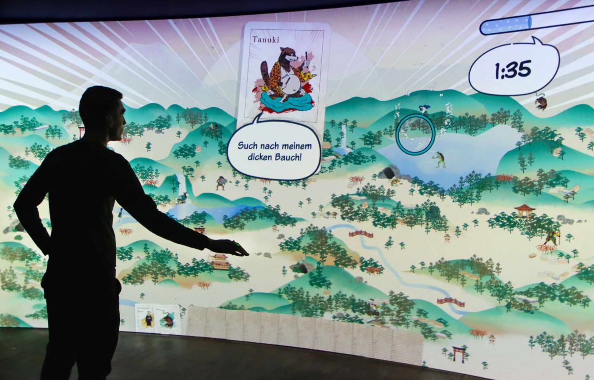 Kino mit spielerischer Gestensteuerung im interaktiven Samurai Museum