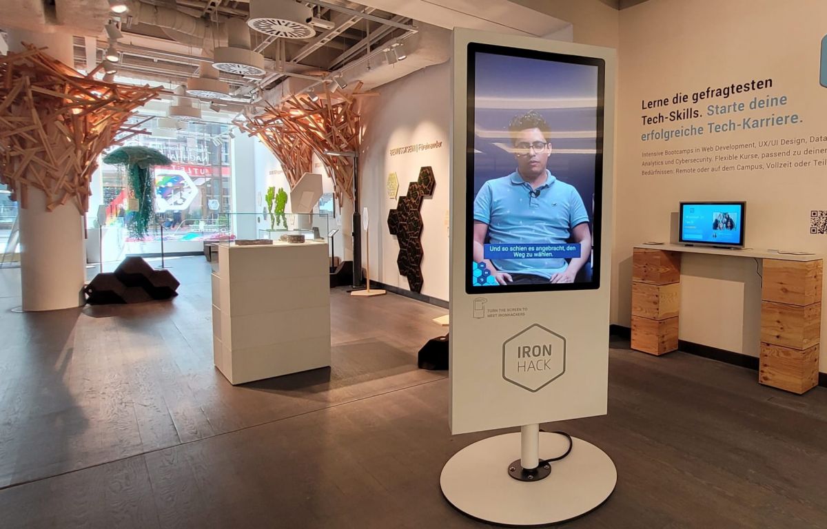 Multitouch rotary screen from Garamantis in Deutsche Bank