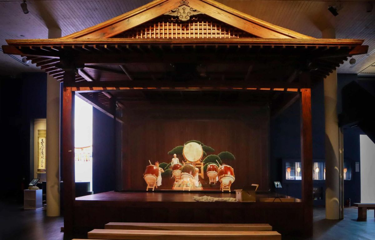 No Theater mit Hologramm Effekt im Samurai Museum