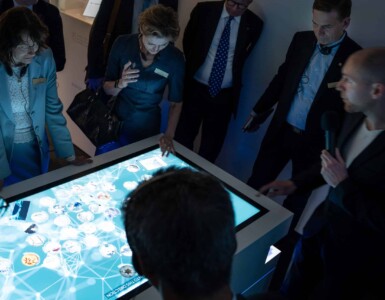 Tips for visitor guidance in showrooms - Presentation at the Multitouch Table