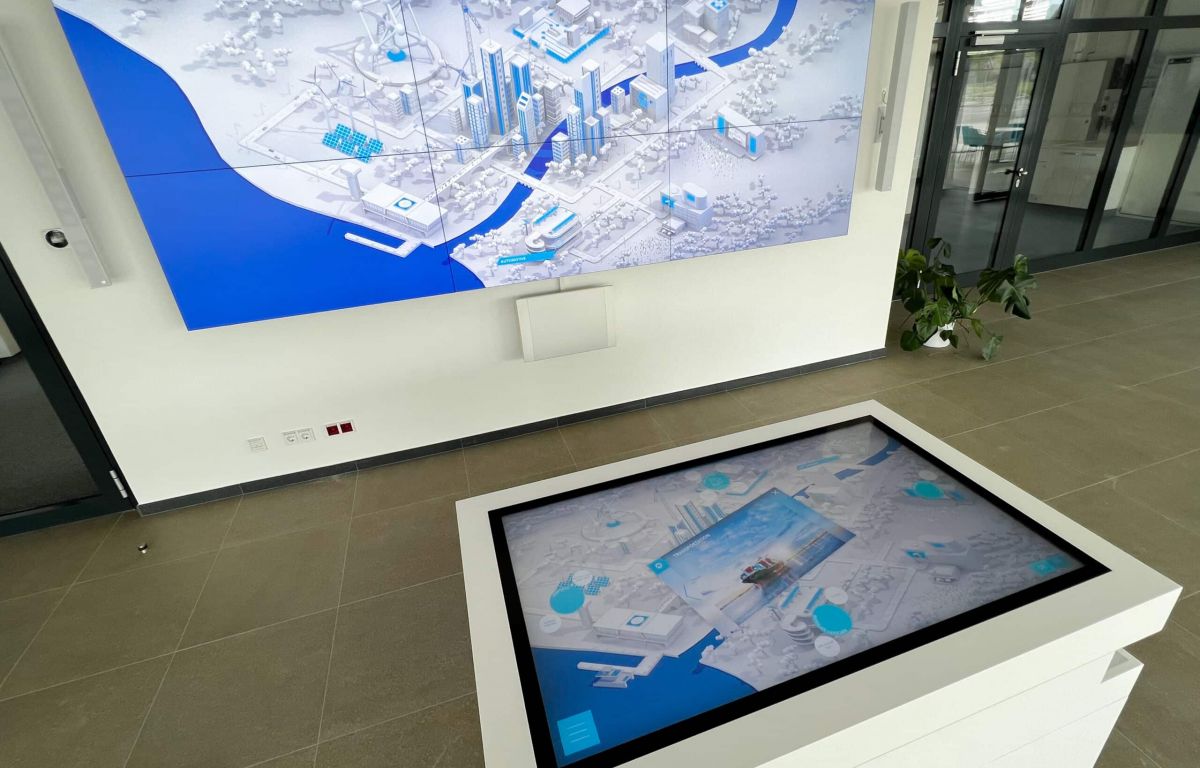 Multitouch software for B2B presentations in Daikin's corporate showroom