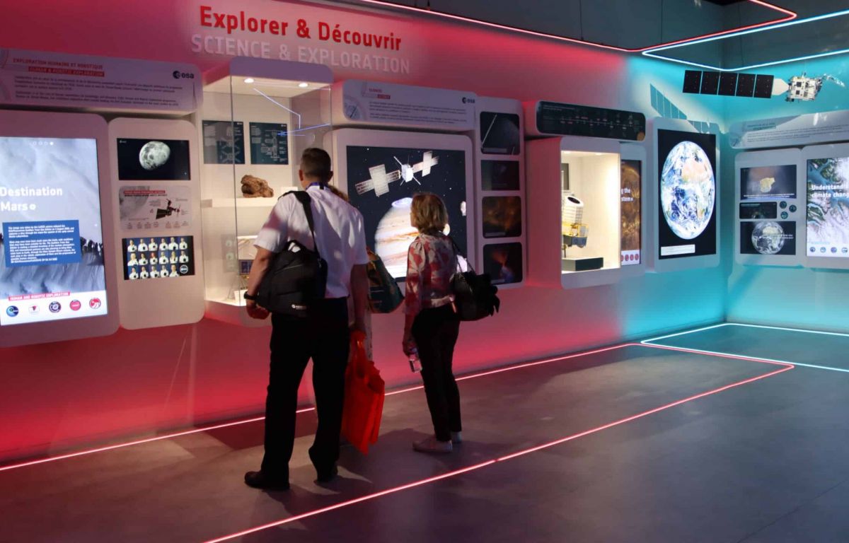 Software für Interaktive Messewände und Stationen - ESA Paris